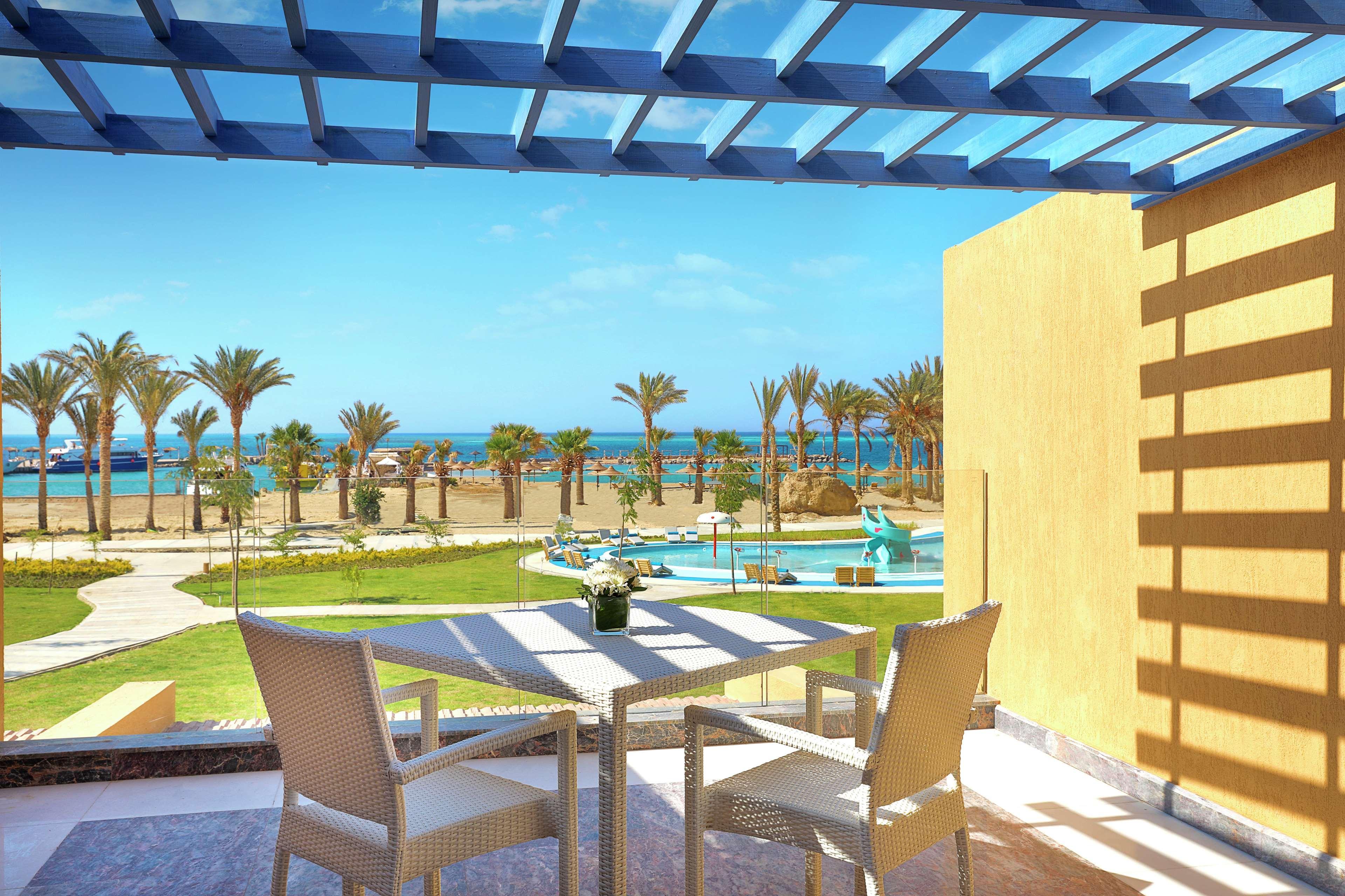 ฮิลตัน เฮิร์กฮาดา พลาซ่า โฮเต็ล Hotel ฮูร์กาดา ภายนอก รูปภาพ View from a suite at the Hilton Sharm El Sheikh