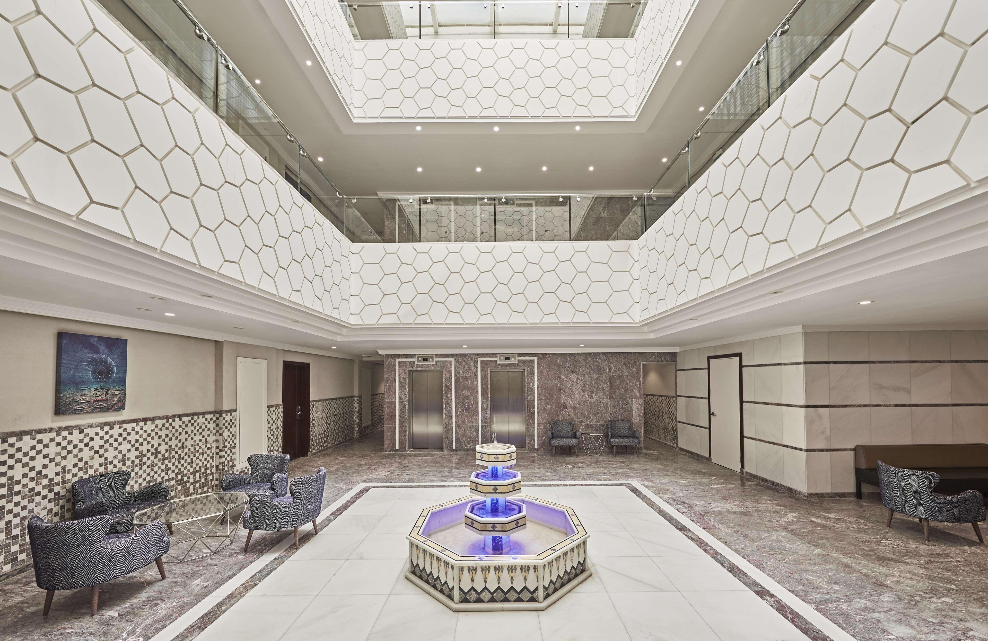 ฮิลตัน เฮิร์กฮาดา พลาซ่า โฮเต็ล Hotel ฮูร์กาดา ภายนอก รูปภาพ The lobby of the hotel